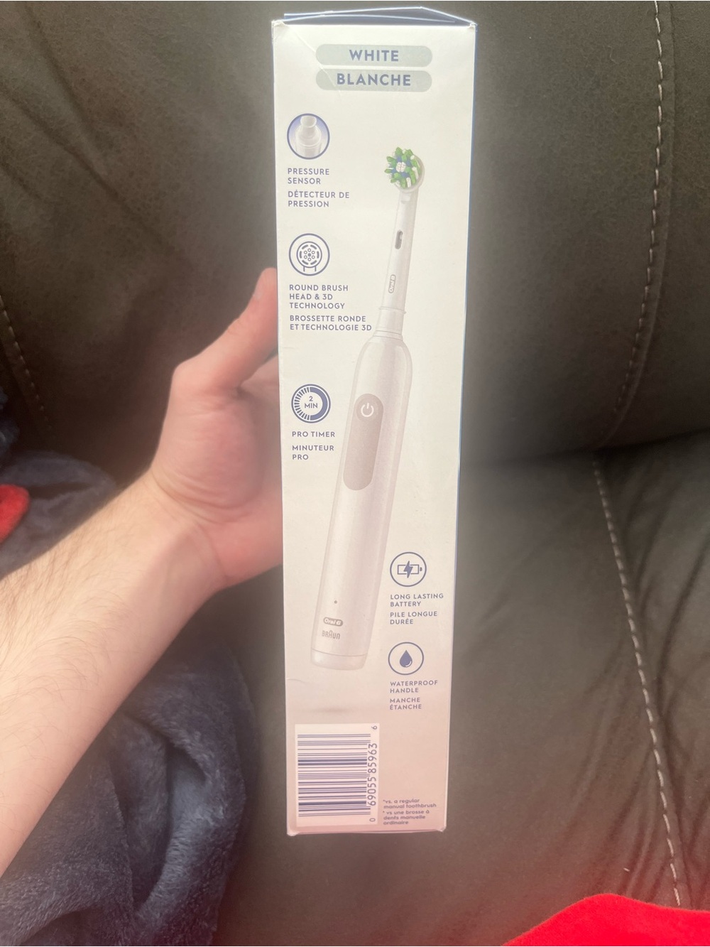 Oral-B Pro 1000 Rechargeable Toothbrush - White - Picture 4 of 6